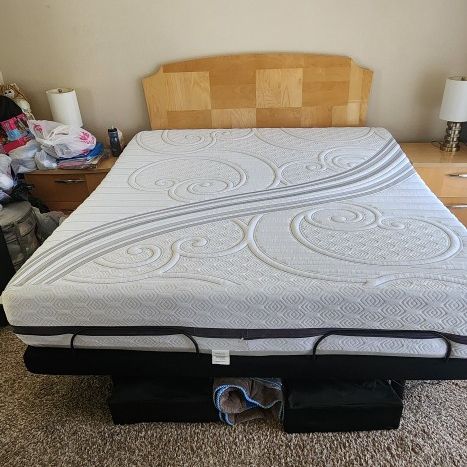 California King Black Luxury Adjustable Bed Base + Serta iComfort foam Matress