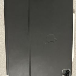 iPad Pro 12.9” M1 + Apple Pencil + Magic Keyboard – Excellent Condition 