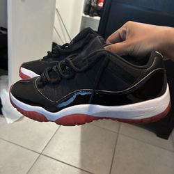 Jordan 11 Retro Low Bred 