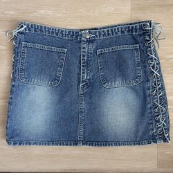 NO BOUNDARIES Vintage Y2K Faded Rawhide Leather Lace Up Sides Denim Mini Skirt