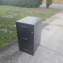 Filing Cabinet With Locking Drawer And Key