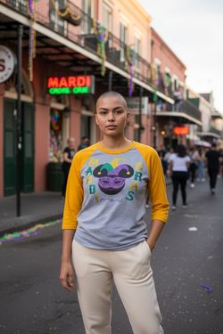 Mardi Gras Raglan Graphic Tee Men’s Medium Gray Yellow 3/4 Sleeve