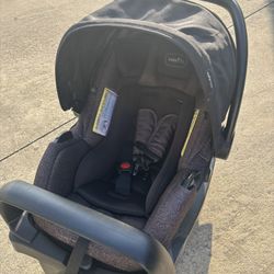 Evenflo Pivot car seat 