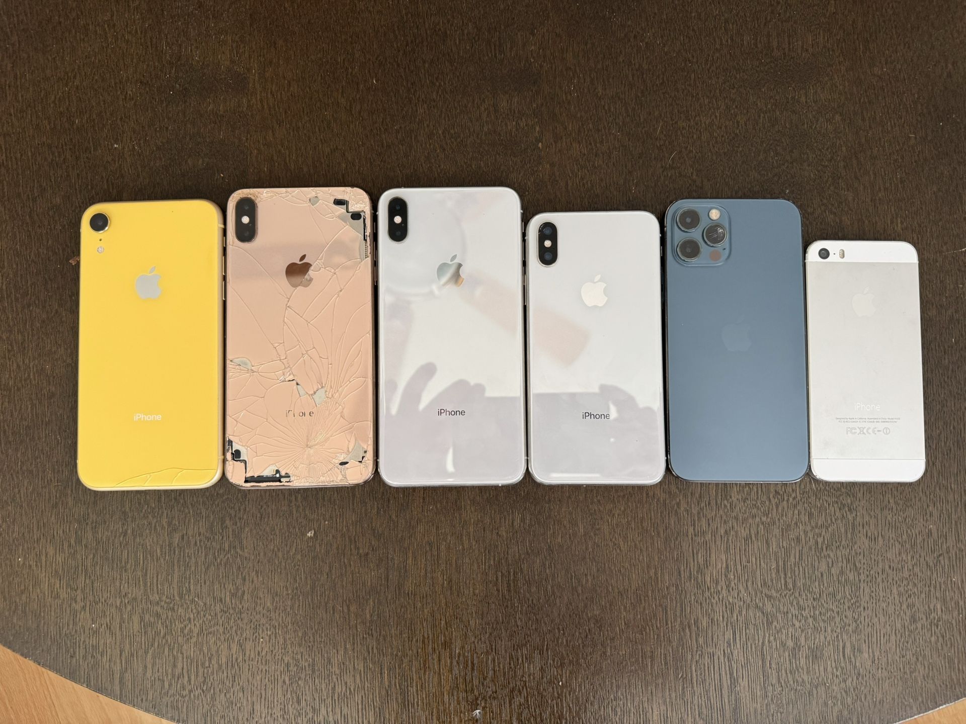 6 iPhones For Sale as a Lot