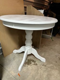 White Solid Wood Round Pedestal Dining Table