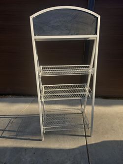 New Metal Shelf 200 never used it Glendora