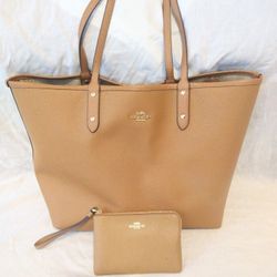 COACH PURSE AND WRISTLET