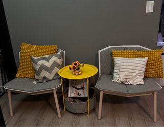 Modern Chair Set with Table – Great Condition