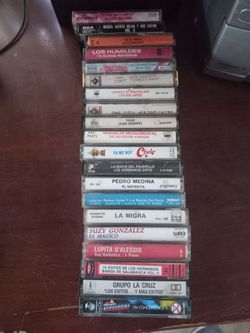 Lot of 20 Spanish Music Cassette Tapes