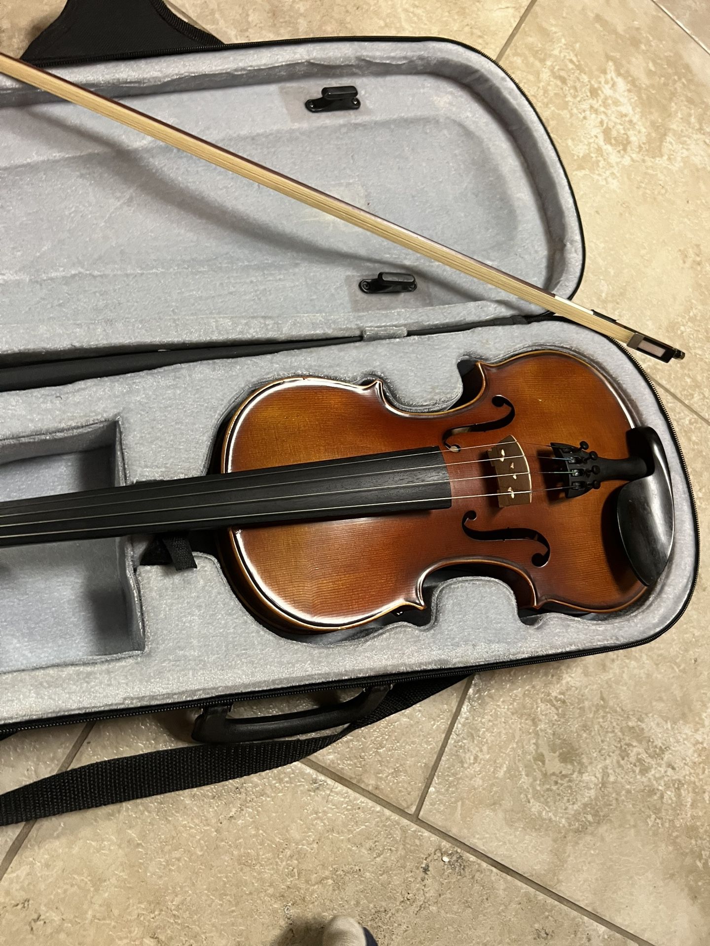 Violin ( Includes Violin, Bow, Rosin )