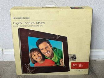 Brookstone My Life 15" Digital Picture Show (Digital Photo Frame)