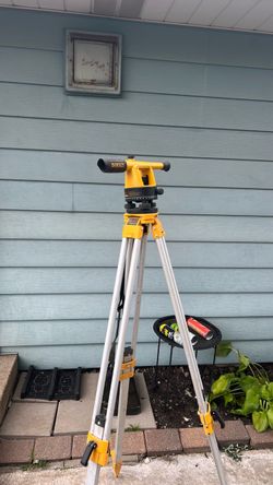 DeWalt Automatic Level with Tripod