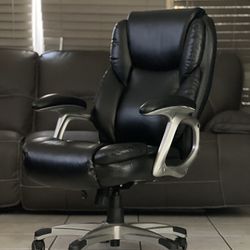 Black Office Chair with Back Support Arm Rests Cushioned Seat  Adjustable Height and Head Support