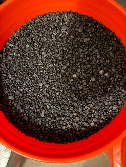 A little under 5 gallons of black gravel