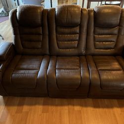 Recliner couch 3 seats powered
