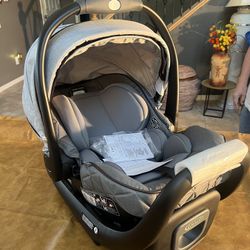 Graco Premier Midtown collection is tailored with premium materials and design SnugRide performance helps protect rear-facing infants from 4-30 lb and