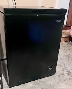 Arctic King Chest Freezer