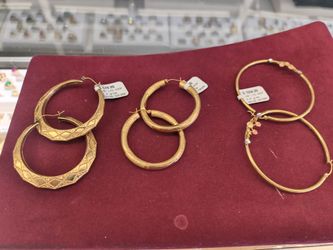 14k10k gold earrings different prices and grams layaway available 10% Dwon if you interested please make sure you ask for Maribel thank you