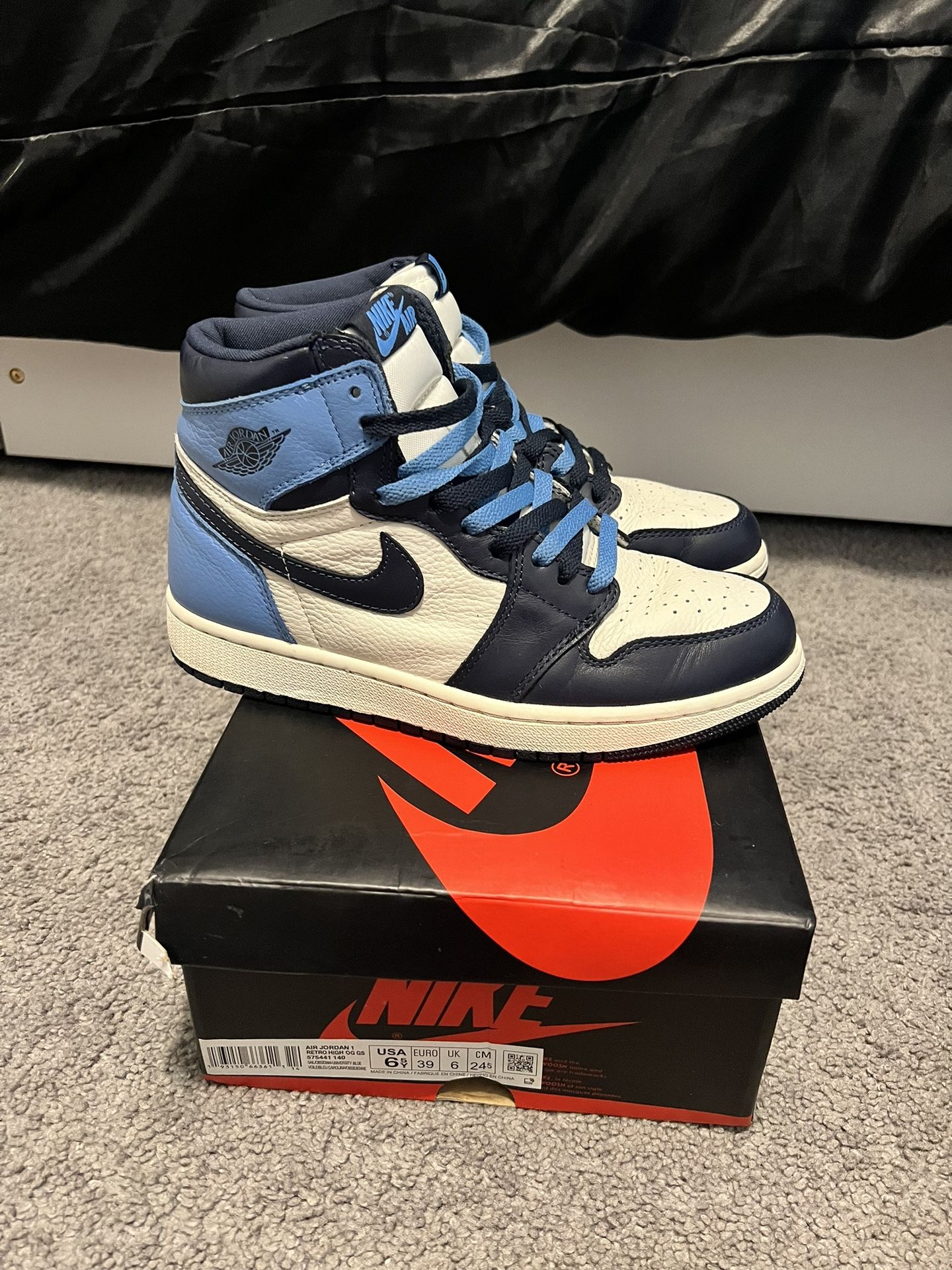 Air Jordan 1 Retro High Obsidian