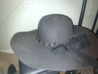 Chic Black Wide-Brim Sun Hat Adjustable Fit