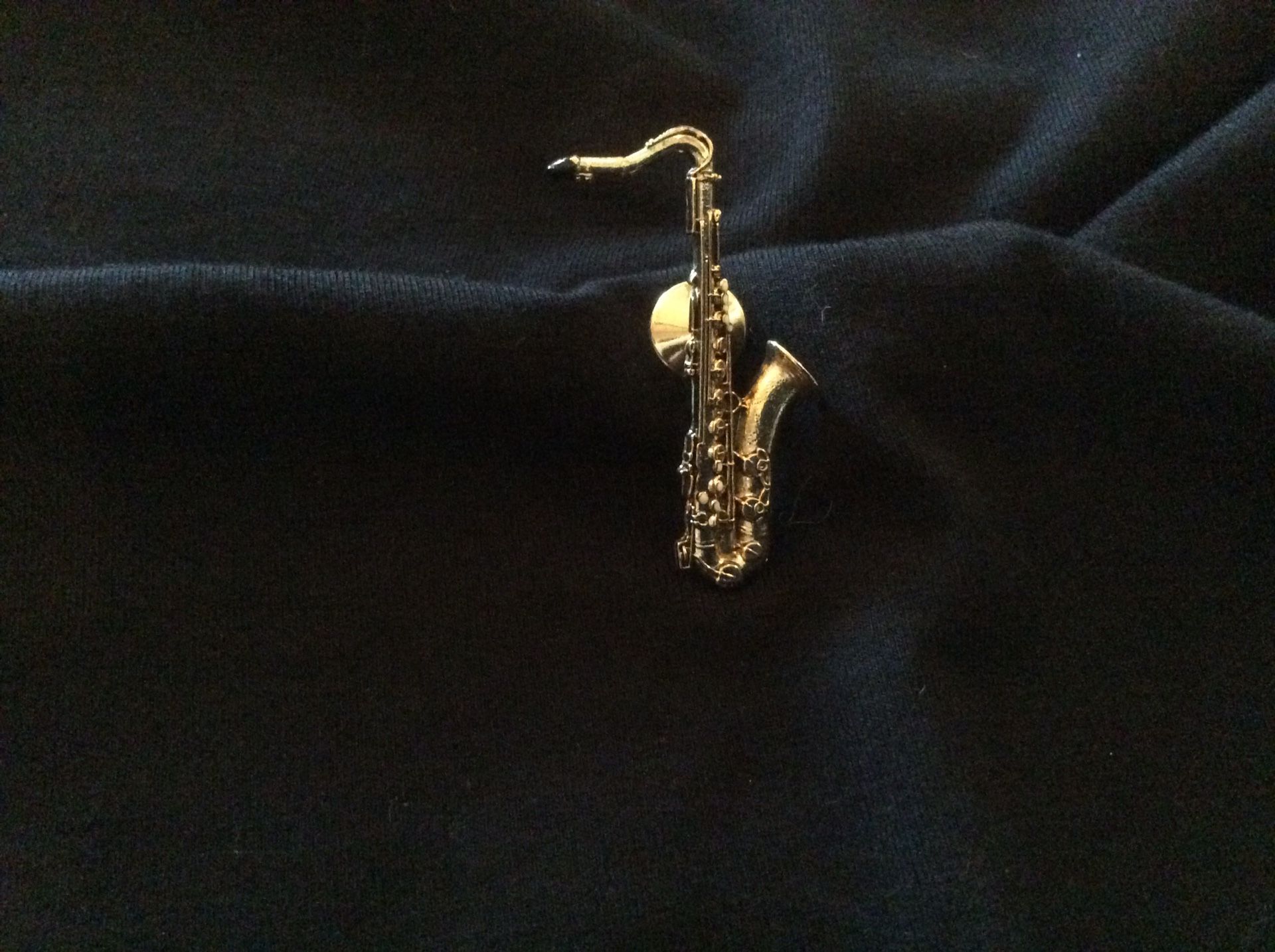 Saxophone Pin