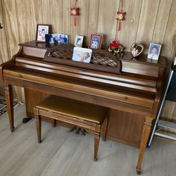 Piano  Whitney By Kimball