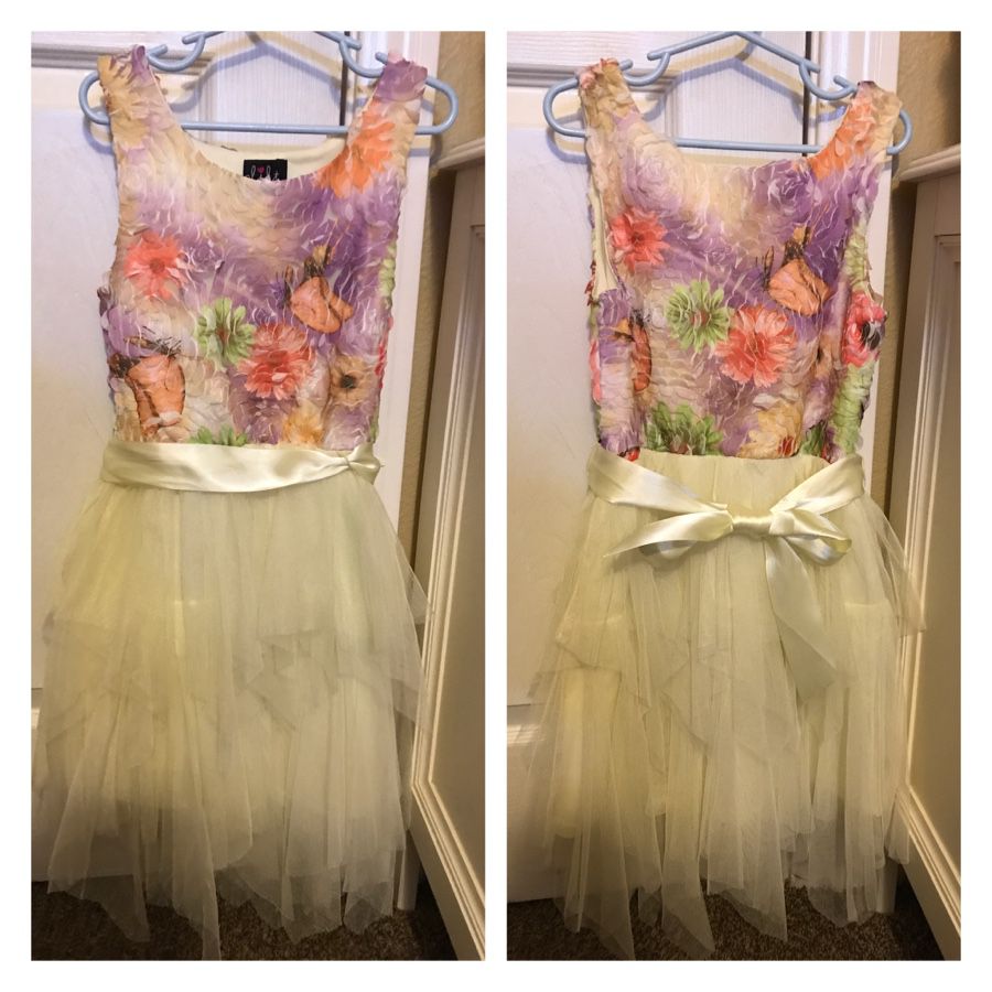 Adorable Girls Dress size 8 Perfect for Easter