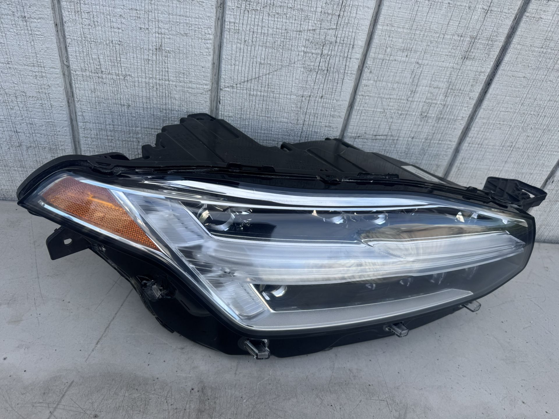 Volvo XC90 Headlight LED 2018-2026 OEM