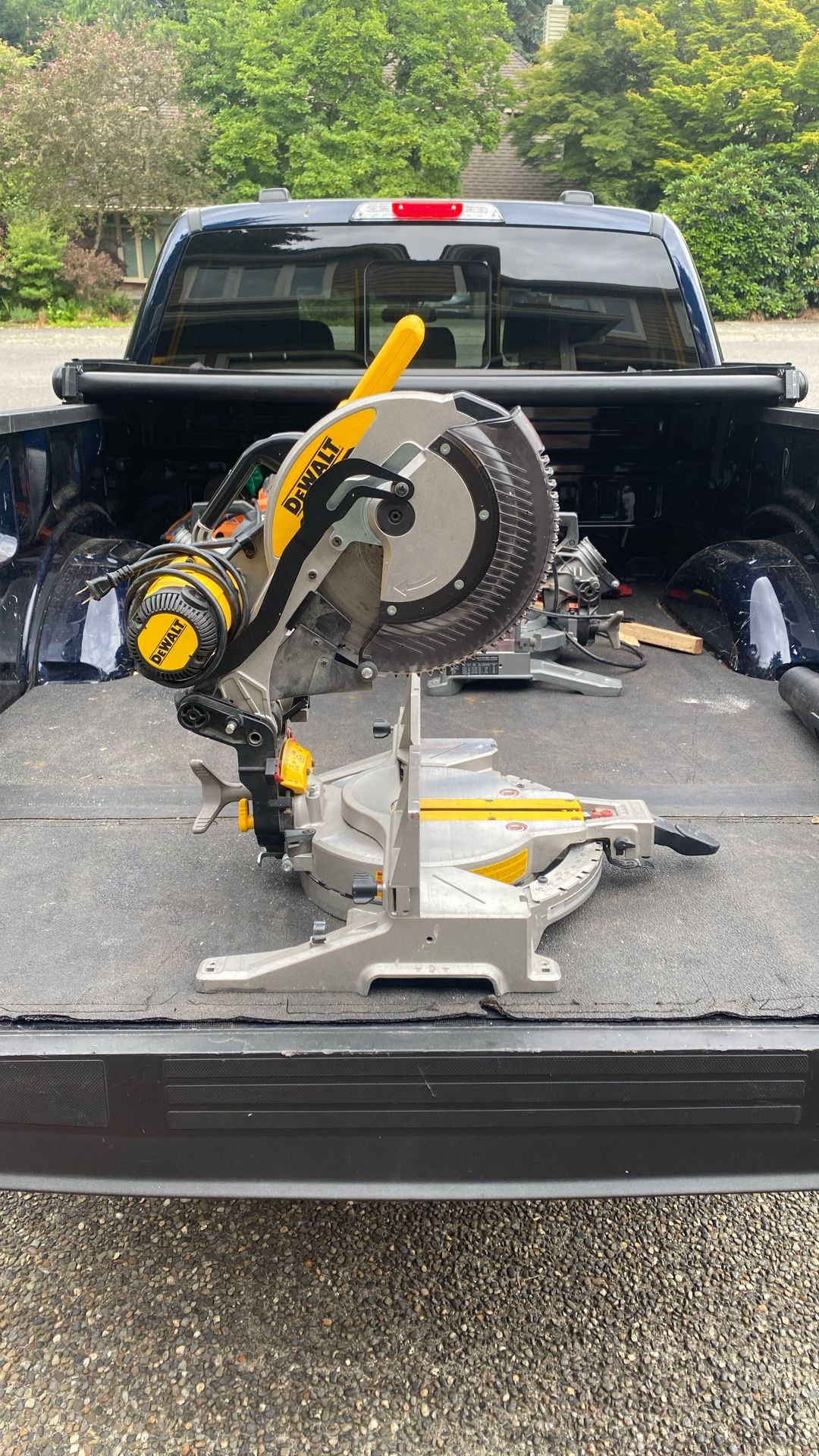 DeWalt DWS716 12” Double-Bevel Compound Miter Saw