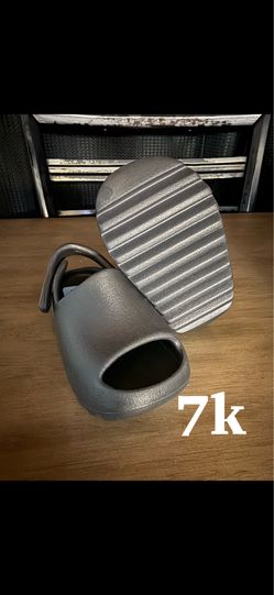 7k (7c)  YEEZY SLIDE Brand New no box‼️