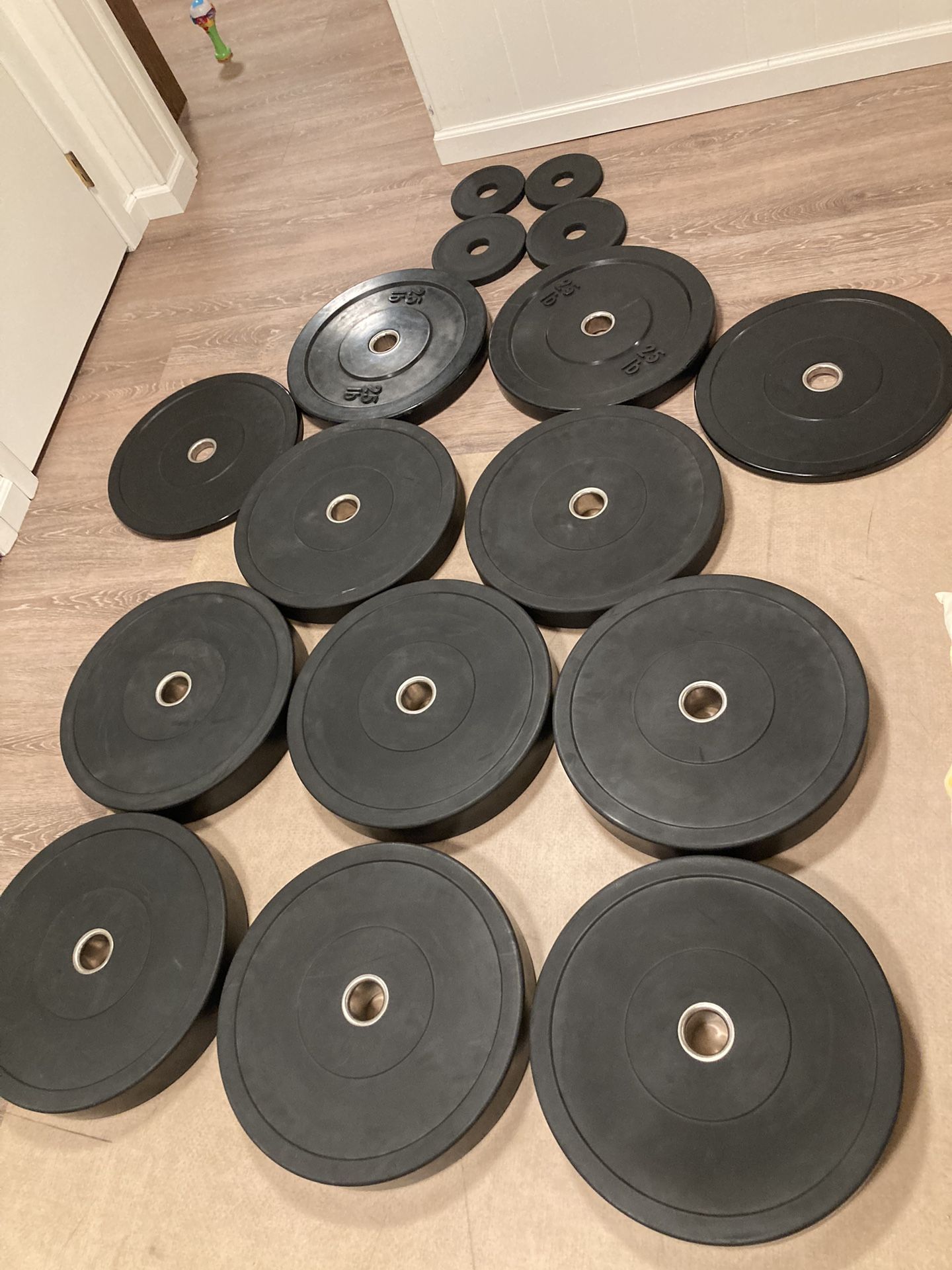 425lbs of Black Matte Bumper Plates