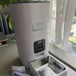 New Cat Feeder. Free