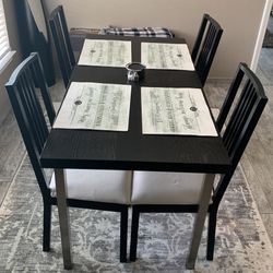 Kitchen Table With 4 Cushion Chairs 