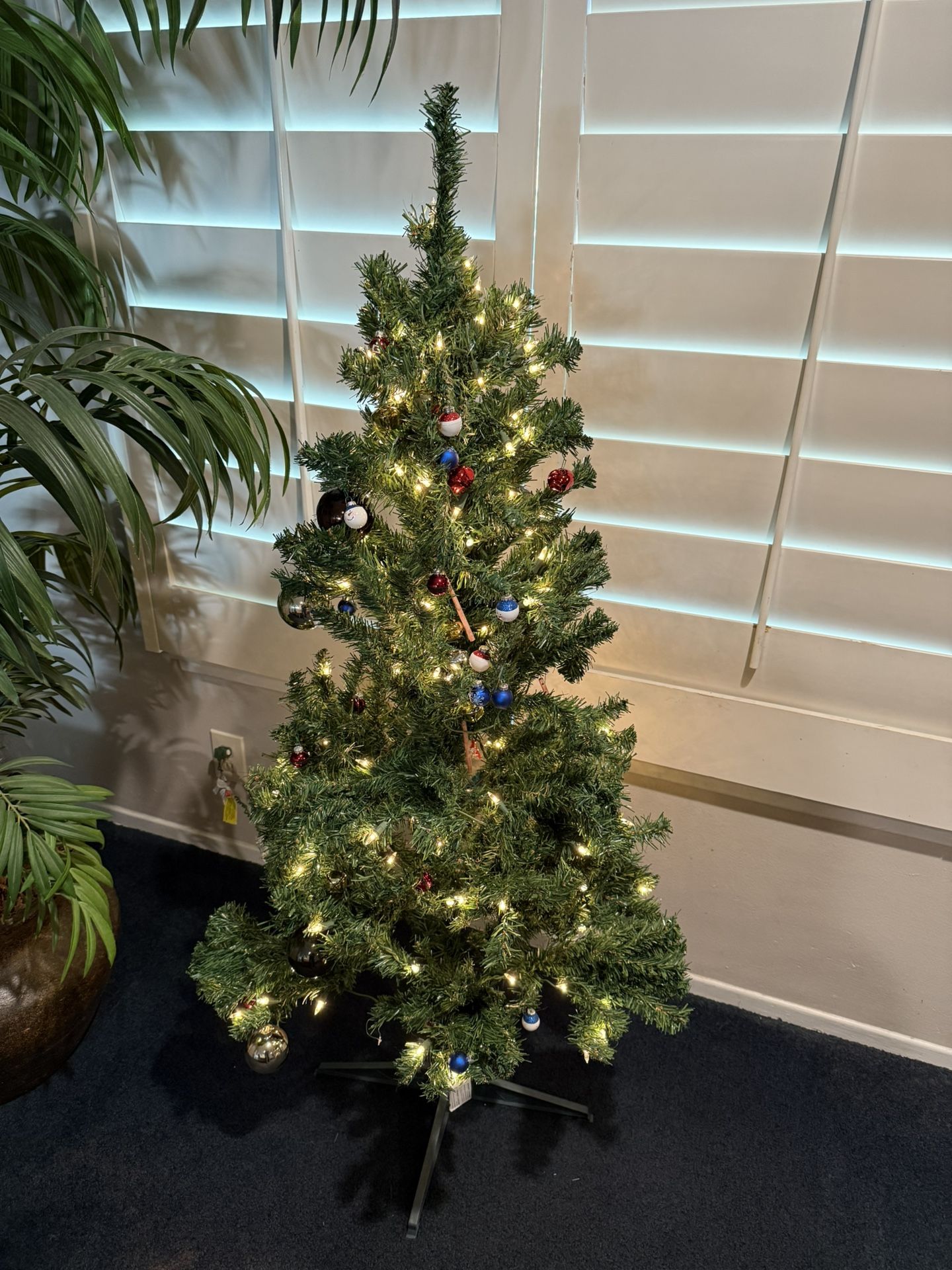 5 Foot Christmas Tree- Artificial- Pre-Lit Wood Trail Pine
