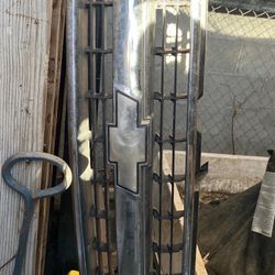 99-06 Chevy Silverado Tailgate & Grille Bundle - BLACK - MUST GO