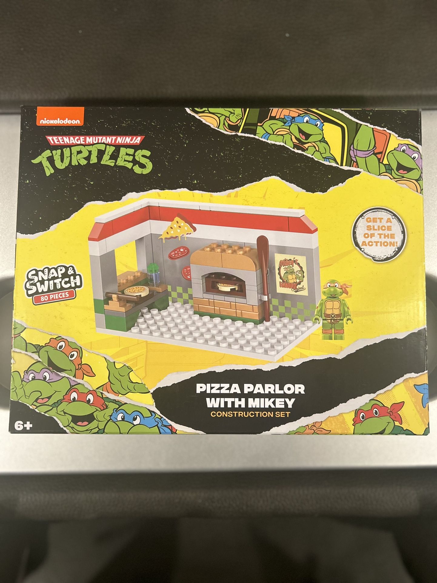 TMNT Legos ~ Pizza Parlor With Mikey