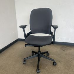 Steelcase Leap V2 Office Chair In Excellent Condition 