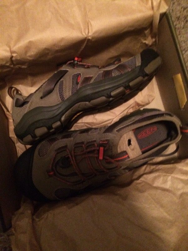 Keen shoes size 9