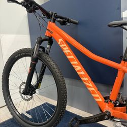 Specialized ROCKHOPPER Mountain Bike 27.5” XS HYDRAULIC DISK BRAKES MINT CONDITION!