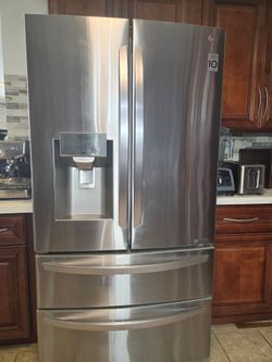 36" LG 4 Door 28 cu ft Refrigerator with Ice and Water, Smart, Slim, Energy Star, Original Owner