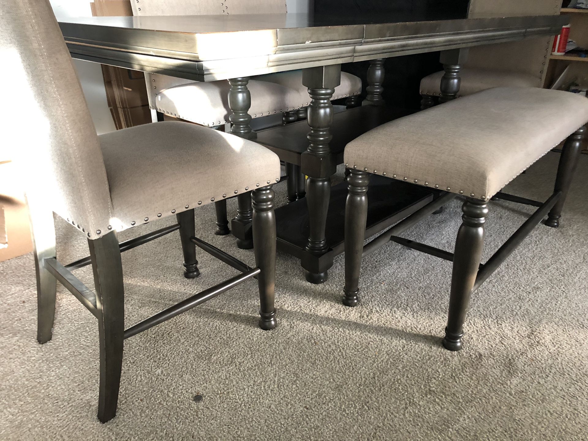 Dining table expandable