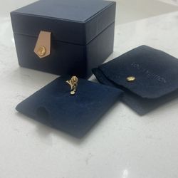 Louis Vuitton stud Earring 