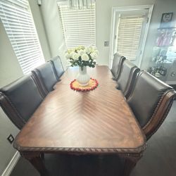 Dinning Wood Table With 6 Chairs Are Still Very New 