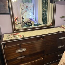 Dresser With Mirror
