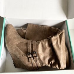 Maurices Shari Womens Calf Length Zip Up Boots Tan Wedge Heels Size 11