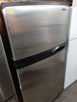 KitchenAid 33" stainless steel top freezer refrigerator - Free delivery