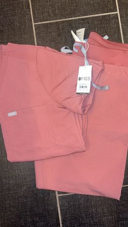 Brand New FIGS Scrubs Set – Size Large 🌸