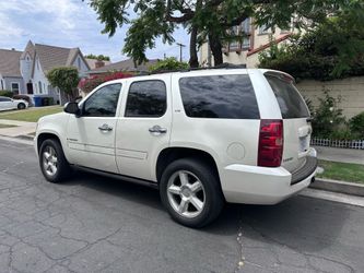2008 Chevrolet Tahoe LTZ 4x2 - Leather • Navigation • Clean Title • Runs Great