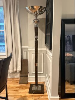 💡Modern Decorative Torchiere Floor Lamp – Excellent Condition