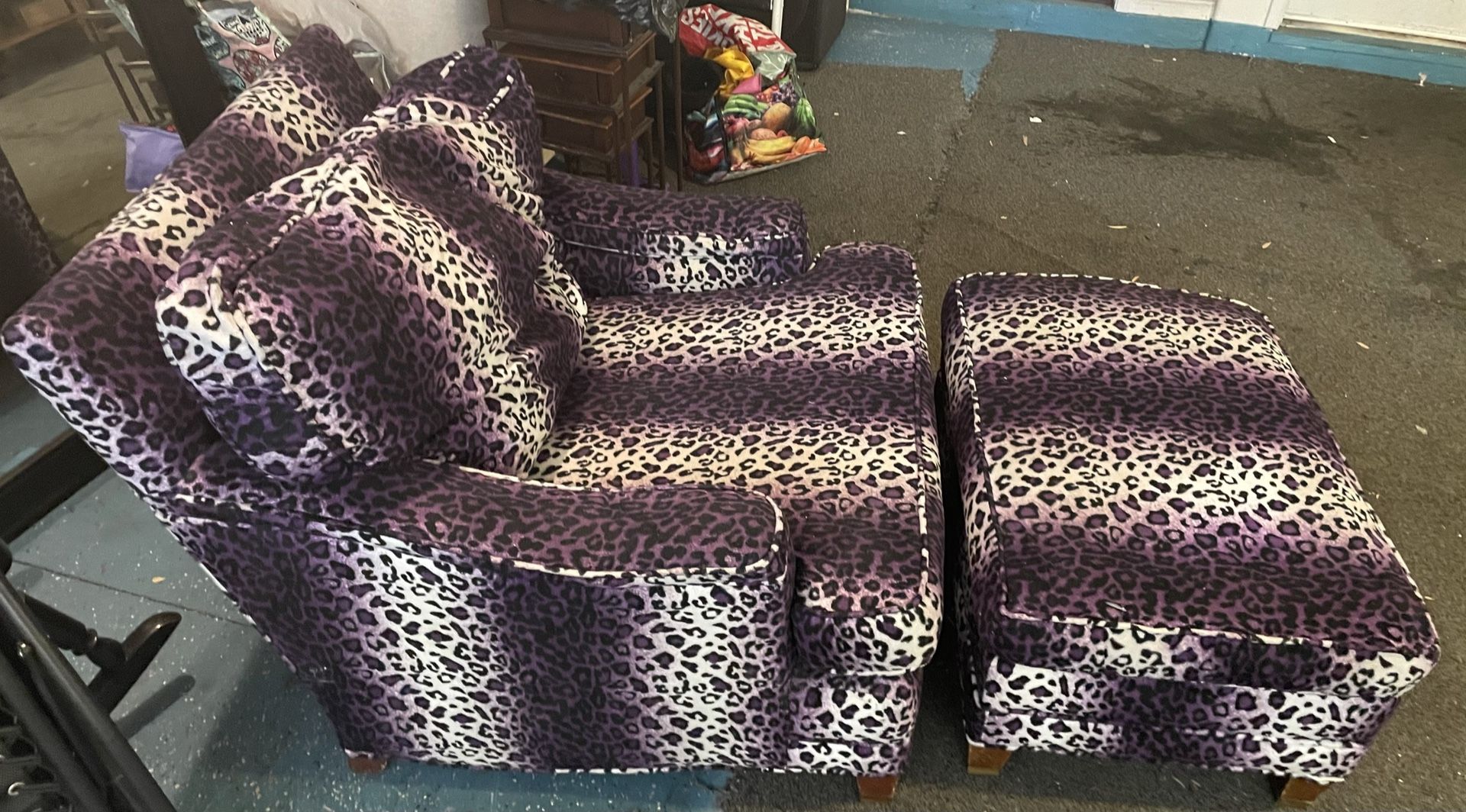 Cumphy Purple Leopard Chair and Ottoman